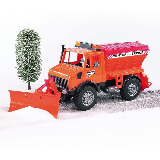 Bruder Mercedes Benz UNIMOG Posipalnik s plugom