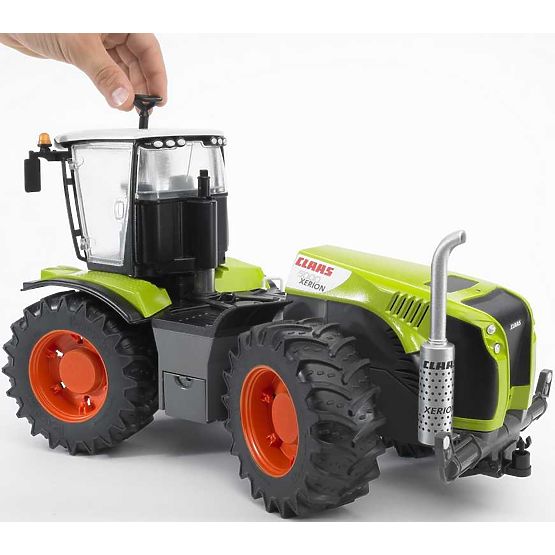 Bruder traktor CLAAS Xerion