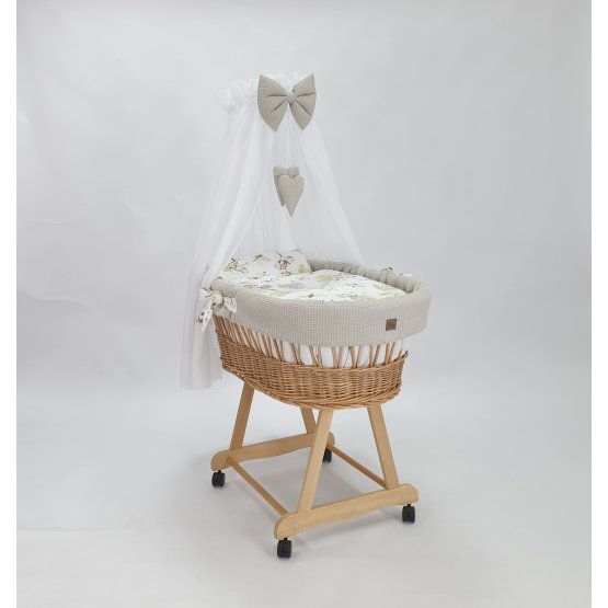Pletena posteljica z opremo za dojenčka - Rože iz bombaža