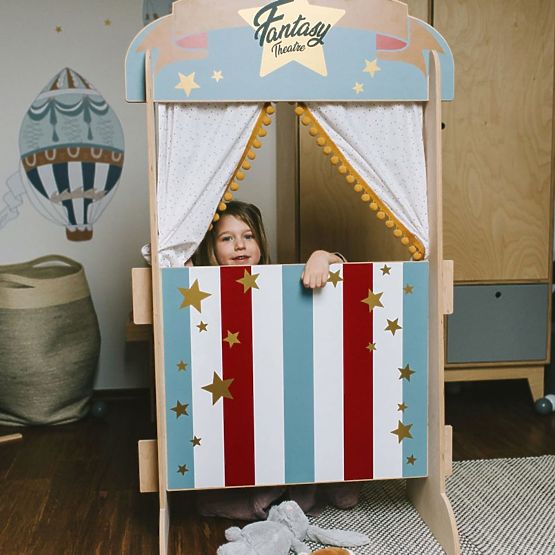 Dětské divadlo a police v jednom Fantasy Retro