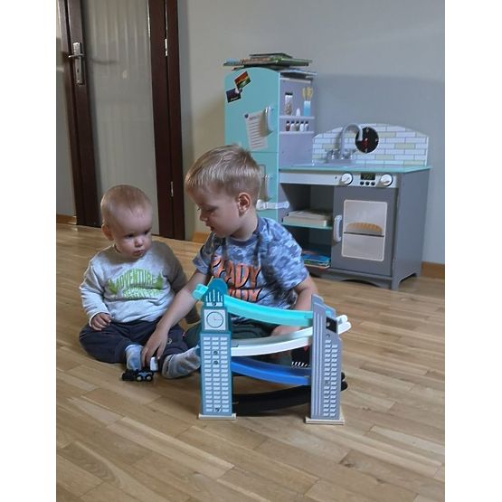 Lesen tobogan z nebotičniki