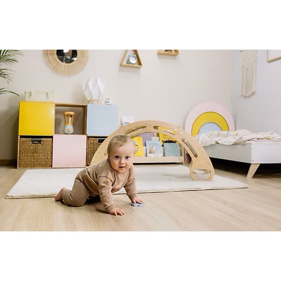 Lesena Montessori gugalnica - naravna z barvnimi prečkami