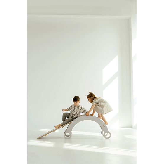 Lesena Montessori gugalnica s toboganom/plezalno steno M - bela