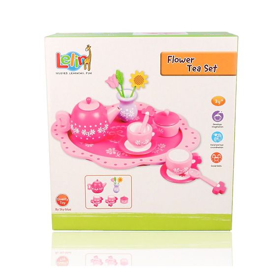 Leseni čajni set s cvetovi