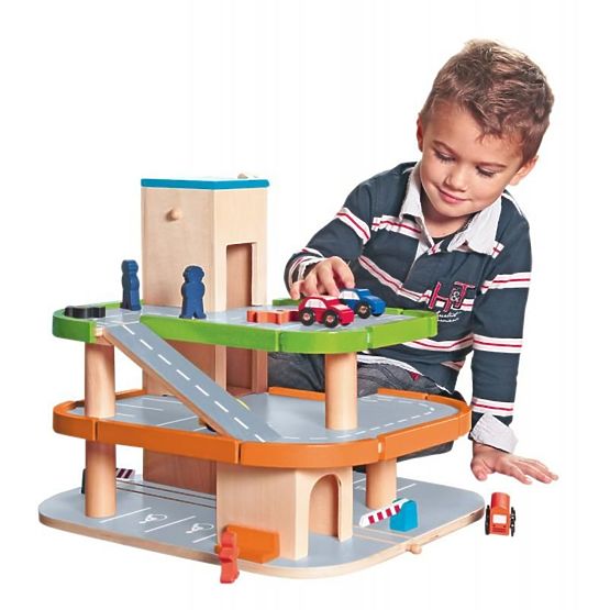 Leseno parkirišče z dvigalom