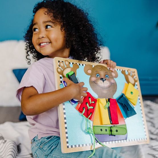 Melissa and Doug - Motorna tabla Obleci medvedka