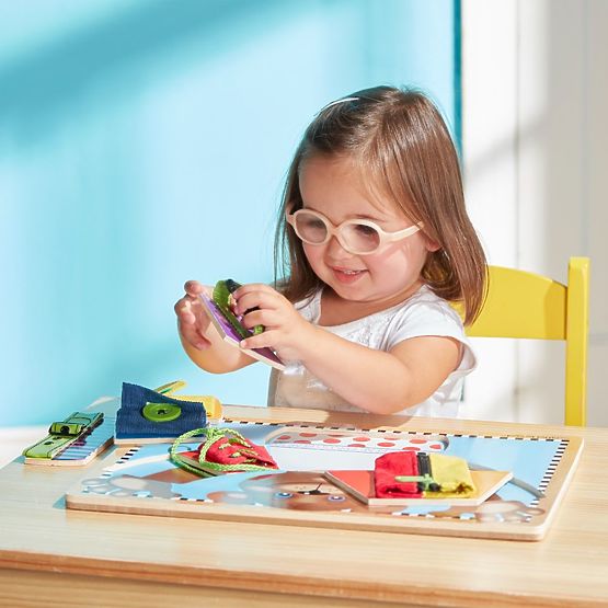 Melissa and Doug - Motorna tabla Obleci medvedka
