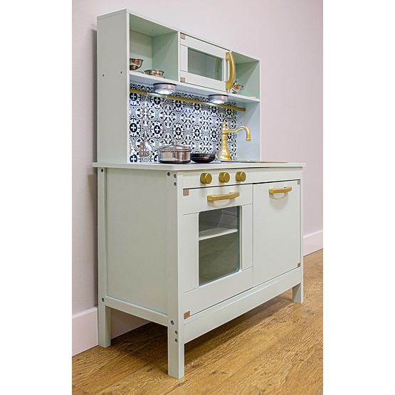 Nordijska lesena kuhinja z dodatki