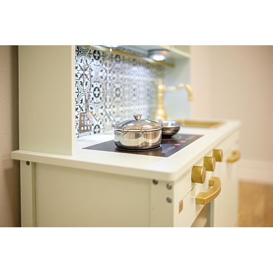 Nordijska lesena kuhinja z dodatki