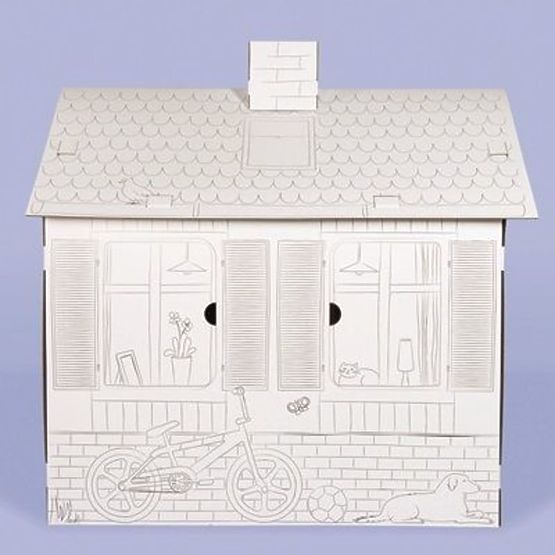 Otroška hiša iz kartona z dimnikom