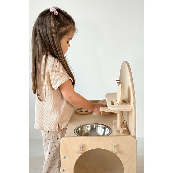 Otroška lesena kuhinja - naravna