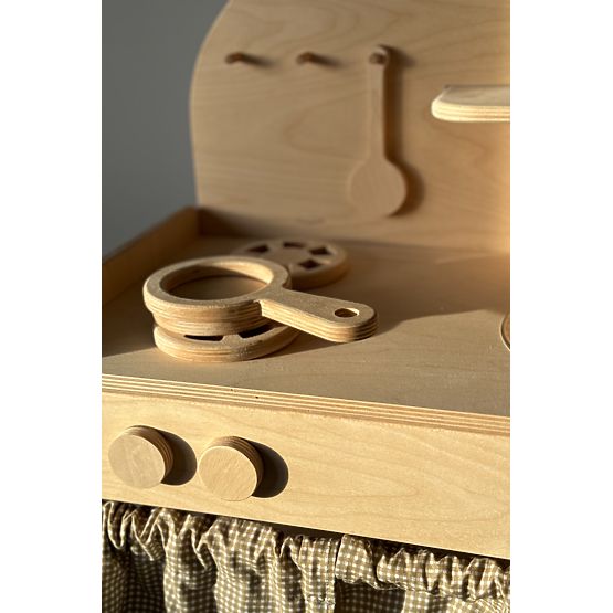 Otroška lesena kuhinja - naravna