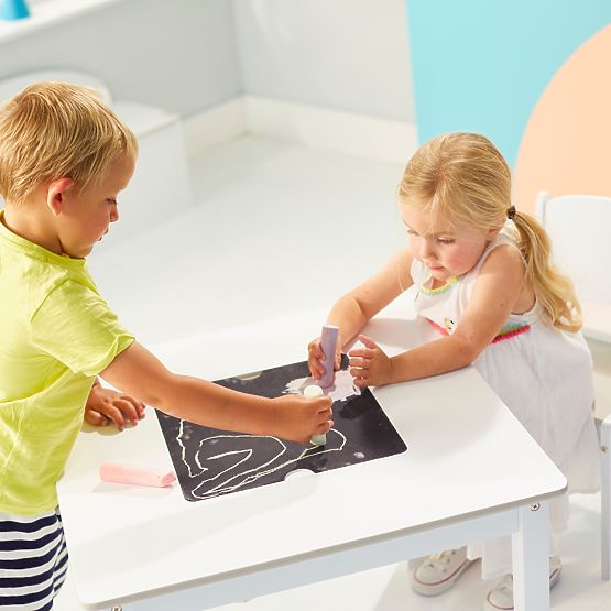 Otroška miza Crafty 2v1 + 2 stola