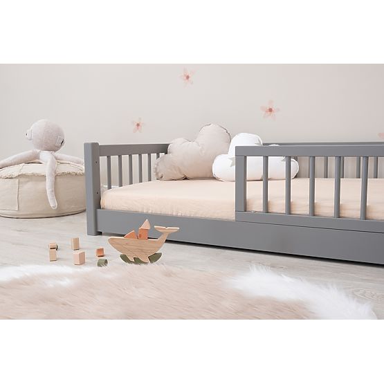 Otroška nizka postelja Montessori Ourbaby - siva