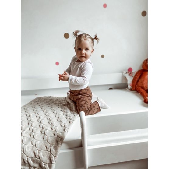 Otroška postelja z ograjo Ourbaby - bela