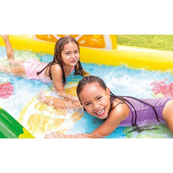 Otroški bazen s toboganom