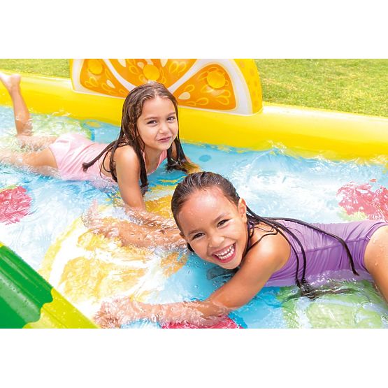 Otroški bazen s toboganom