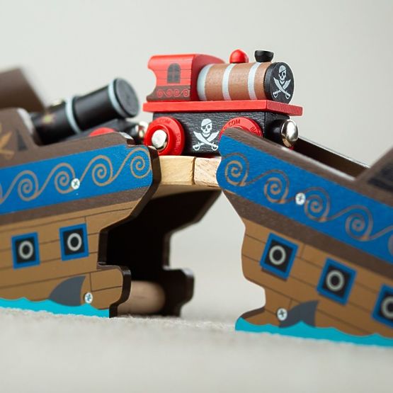 Piratski vlak Bigjigs Rail + 3 tiri