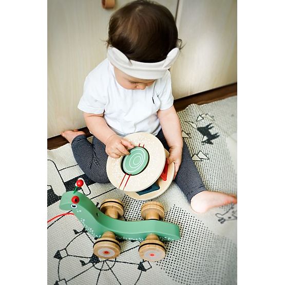 Polž z razvrščevalno škatlo na vrvici Montessori