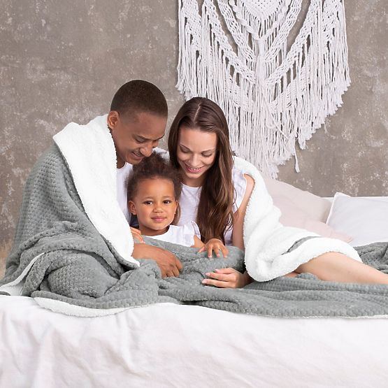 Pregrinjalo SHLEEPY sivo barvo z žakardnim vzorom klasičen stil 220x240