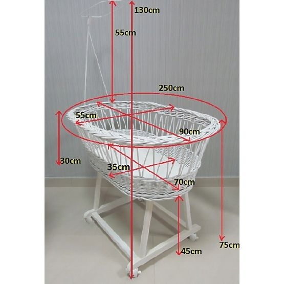 Proutěná postýlka s výbavou pro miminko - bílá