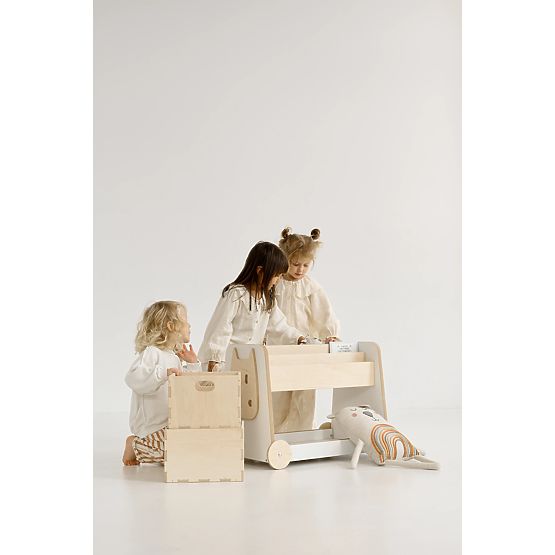 Regal za igrače s kolesi