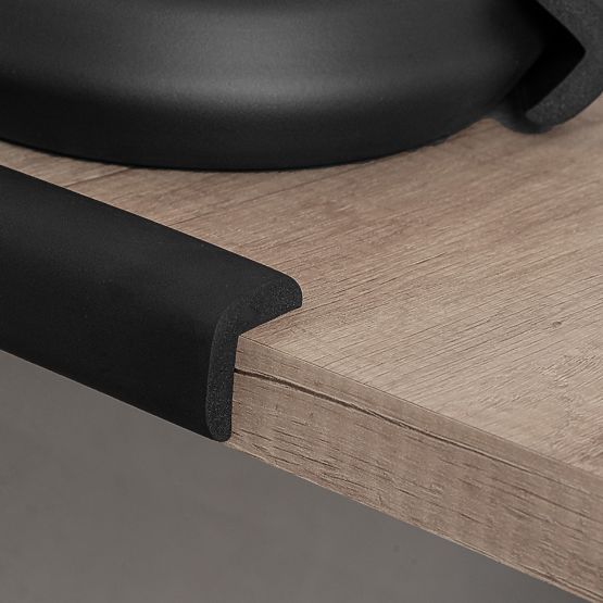 SIPO Zaščitni trak za robove pohištva, črn - 1 kos