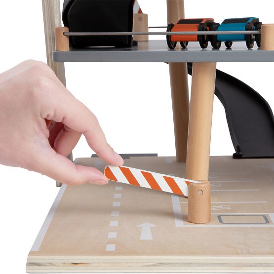 small foot Leseno dirkalno parkirišče