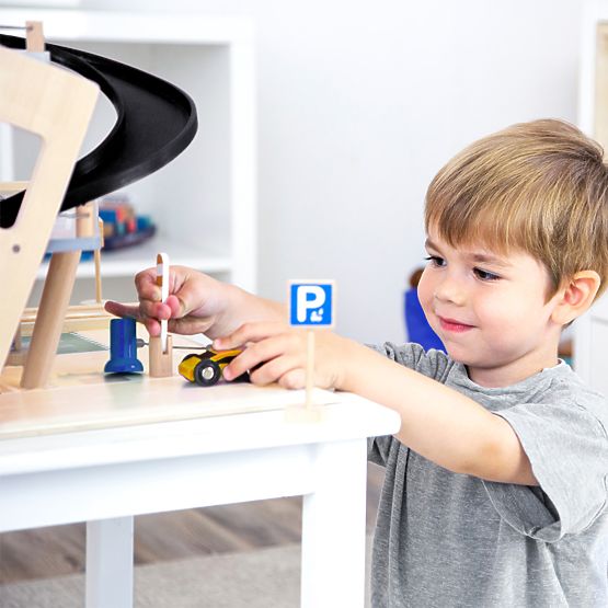 small foot Leseno dirkalno parkirišče