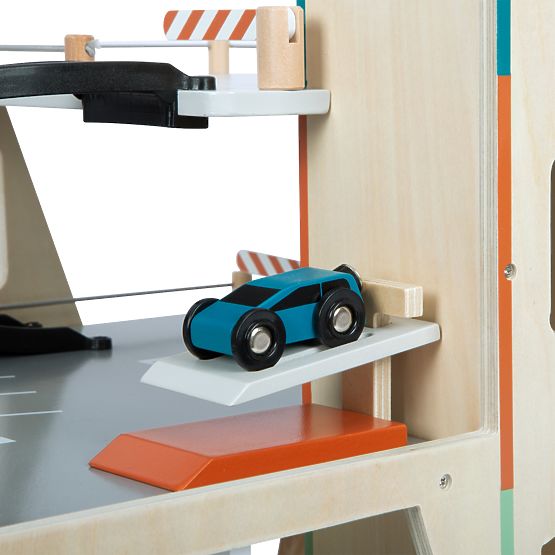 small foot Leseno dirkalno parkirišče