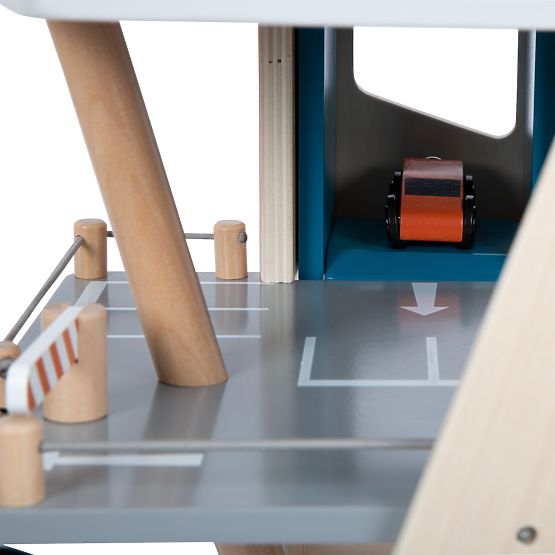 small foot Leseno dirkalno parkirišče