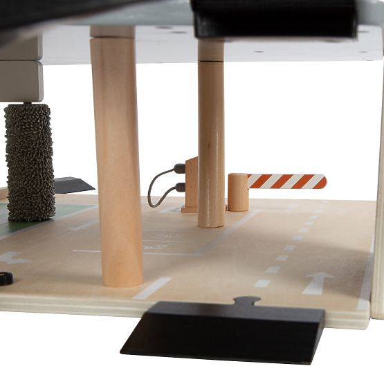 small foot Leseno dirkalno parkirišče