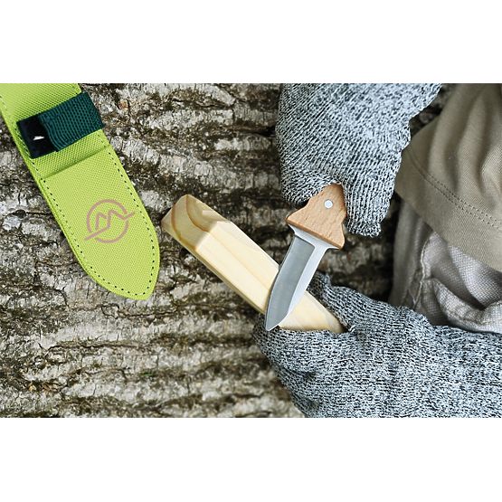 small foot Rezbarski set