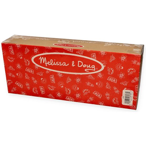 Velik tovornjak z dirkalnimi avtomobili