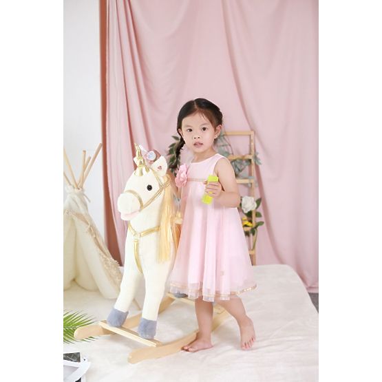 Zlati gugalni samorog s kolesi