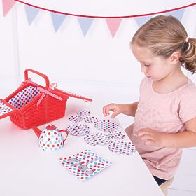 Bigjigs Toys Piknik komplet čajnega servisa s pikami v košari