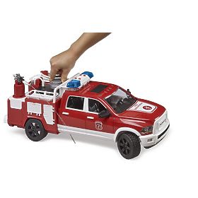 Bruder RAM 2500 Gasilsko vozilo s svetlobnim in zvočnim signalom