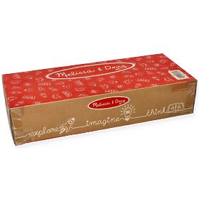 Velik tovornjak z dirkalnimi avtomobili